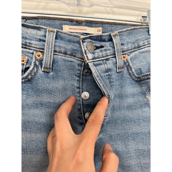 Levi's Wedgie Straight Leg Light Wash Blue Distressed Frayed Hem Waist 26 26x28 - Picture 3 of 9
